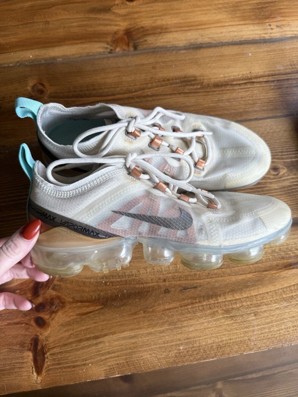 WMNS NIKE AIR VAPORMAX 2019 SE PHANTOM-PEWTER-TAWNY SZ 7 [BV6483-002]